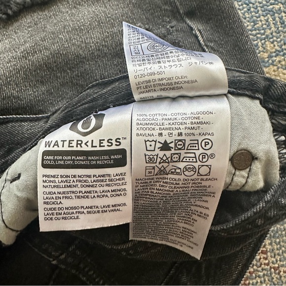 Levi's 501 Shorts in Trashed Black 27 - Picture 6 of 7